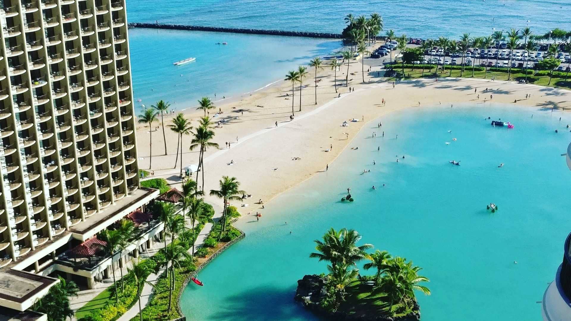 Hawaiian Hotel overlooking the water